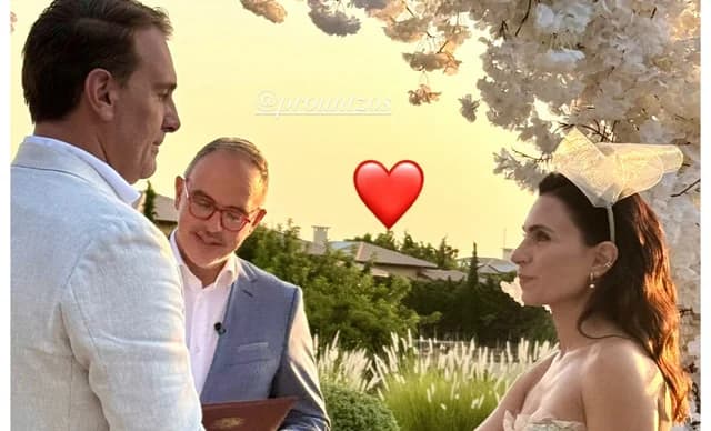 Maria Thrasyvoulou: Beeindruckende Hochzeit mit filmischer Kulisse