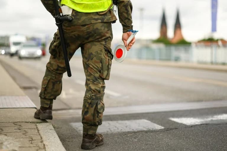 Polonia: 'Defensores de la frontera' de extrema derecha e inmigración