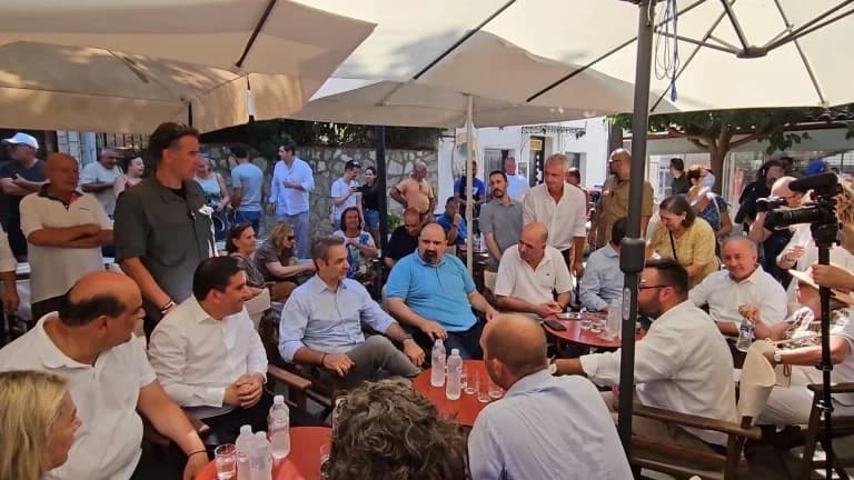מיצוטאקיס וטריאנטופולוס יחד בסקיאתוס: תמיכה בצל תגובות טמפי