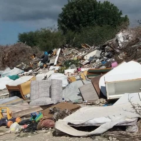 Αγία Μαρινούδα: Δραματική κατάσταση με πυρκαγιές σε σκυβαλότοπους