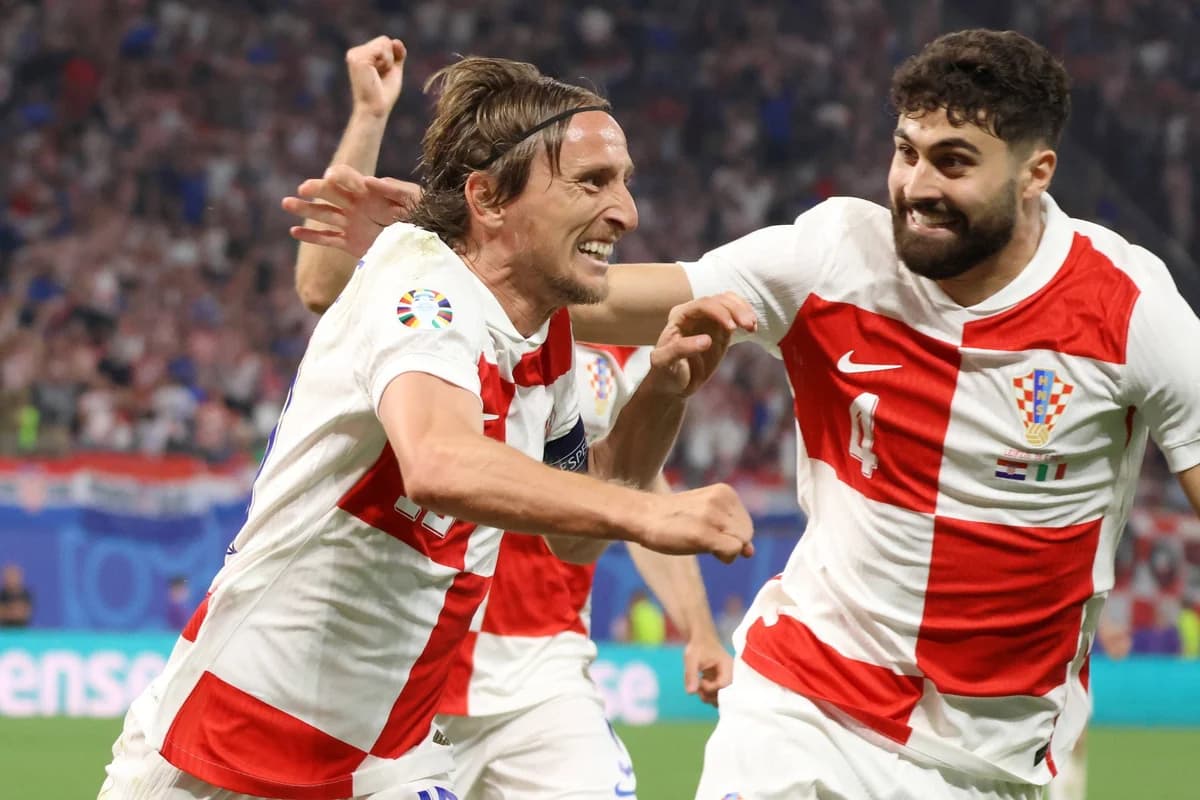 Emotivo gesto de Gvardiol: Camiseta de Croacia en la casa de Modrić