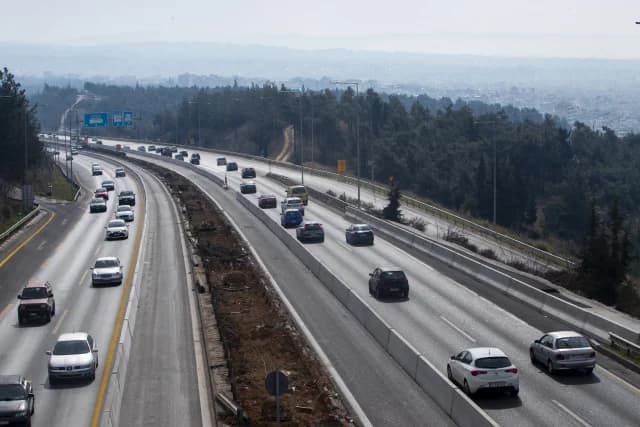 Καραμπόλα πέντε οχημάτων στην περιφερειακή οδό Θεσσαλονίκης