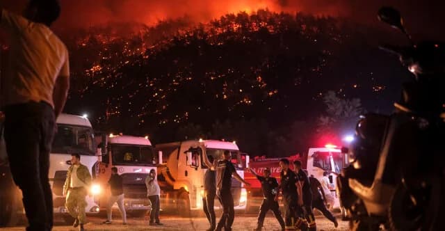Türkei: Große Waldbrände wüten – Evakuierungen und Todesfälle