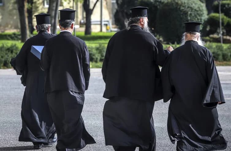 Καθαίρεση δύο κληρικών της Μητρόπολης Ταμασού για ηθικά παραπτώματα