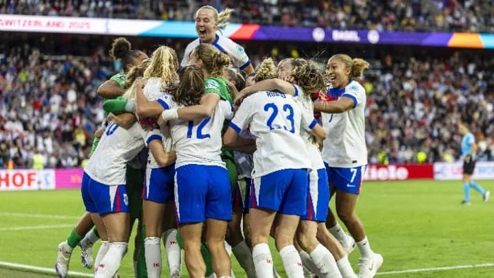 England bereitet heldenhaften Empfang für Frauen-Nationalmannschaft vor