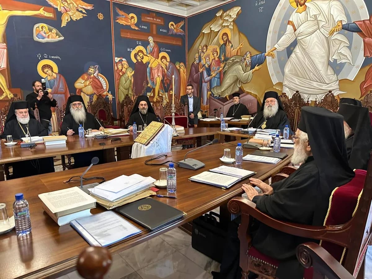 ארכימנדריט ברנבאס והדיאקון רפאל הודחו על ידי בית הדין הסינודי
