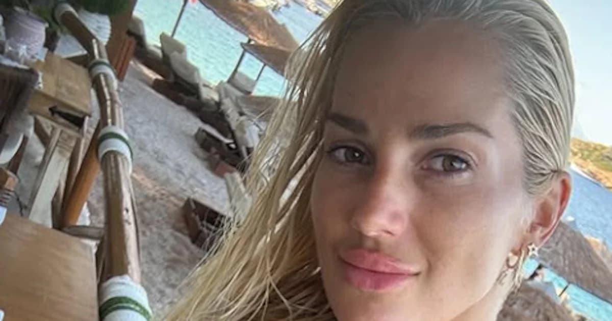 Βικτώρια Καρύδα: Σέξι μαγιό και καλοκαιρινές διακοπές στην Ελλάδα