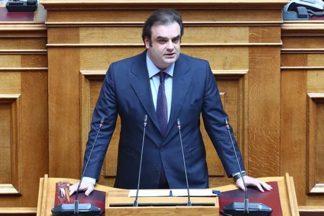Pierrakakis: Stärkung der Verteidigung ist oberste strategische Priorität
