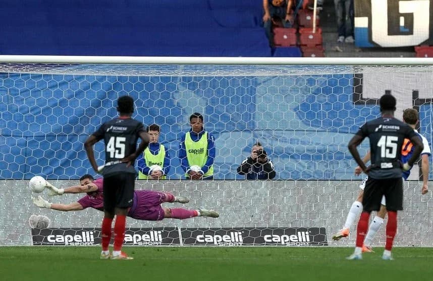 Kapino hält Elfmeter beim Schweizer Ligaauftakt
