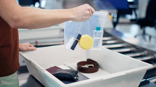 La UE eliminará el límite de 100 ml para líquidos en el equipaje de mano en los aeropuertos