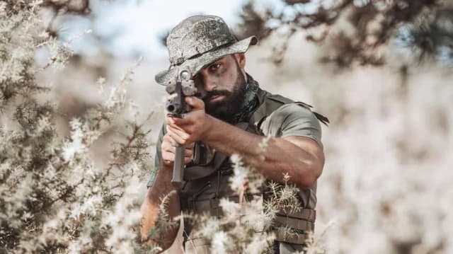 Josko Gvardiol se Convierte en Comando: Aventura Militar para la Estrella del Manchester City