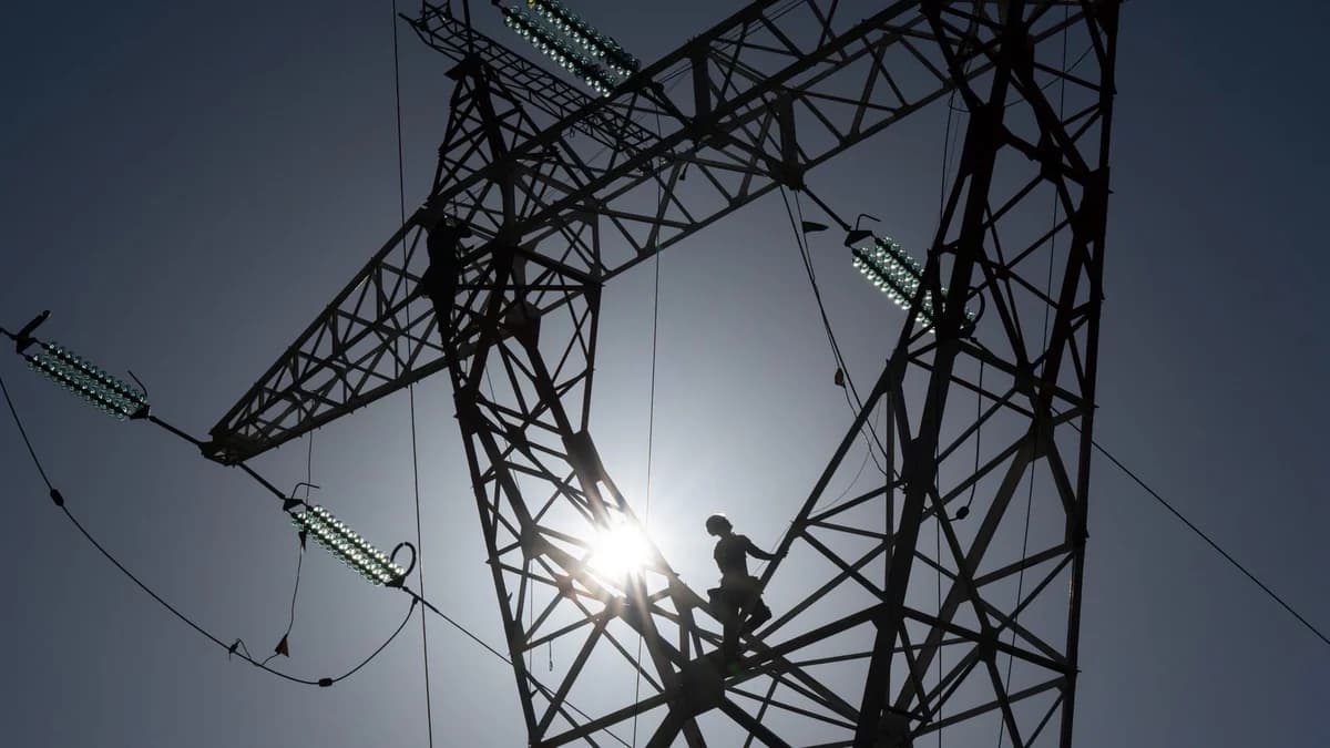 EAC: Power restoration in fire-affected areas