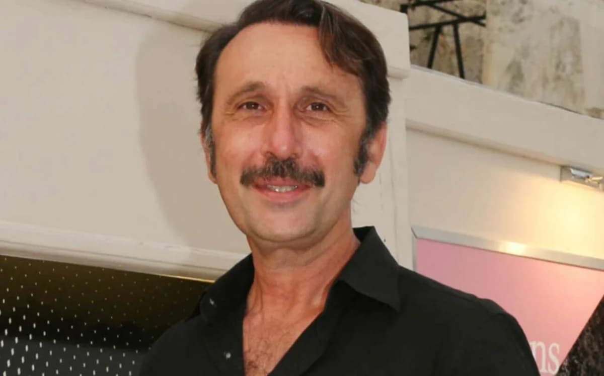 Ρένος Χαραλαμπίδης: «Ευτυχώς που δεν παντρεύτηκα, θα ήταν ατυχέστατοι οι γάμοι μου»