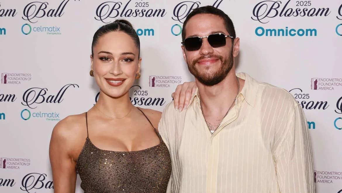 Pete Davidson y Elsie Hewitt: Primera Aparición en la Alfombra Roja Tras Anuncio de Embarazo