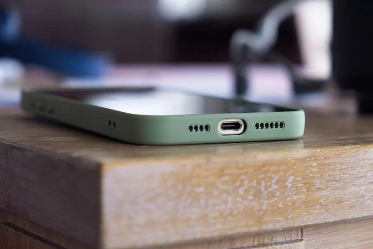 Η Ινδία προσπέρασε την Κίνα στις εξαγωγές smartphone προς τις ΗΠΑ
