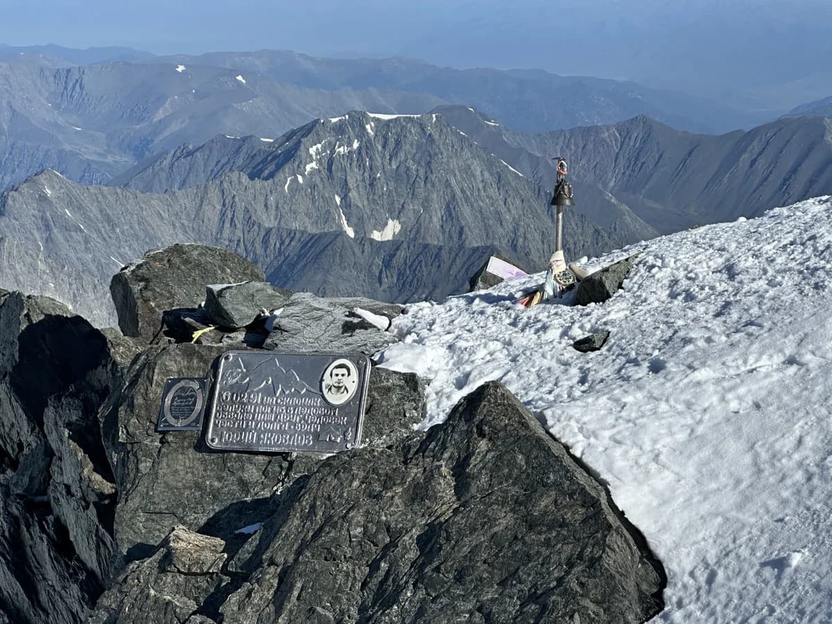 Cypriot flag atop Mount Belukha: Images of pride