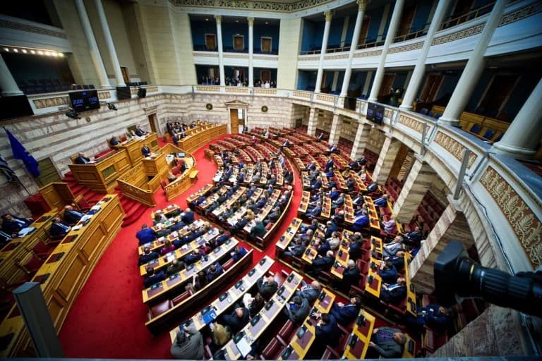Ένταση στη Βουλή: Η αντιπολίτευση ζητά την παραίτηση Φλωρίδη