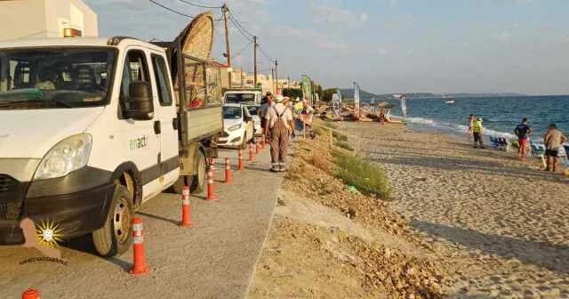 Kassandra Municipality: Operation to Remove Umbrellas and Equipment from Beaches Continues