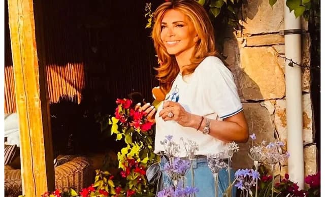 מימי דניסי: בית הנופש שלה בתאולוגוס עם בריכה מדהימה