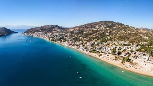 12 Παραλίες Χάνουν τη Γαλάζια Σημαία το 2025: Ναύπλιο και Σκιάθος στη Λίστα
