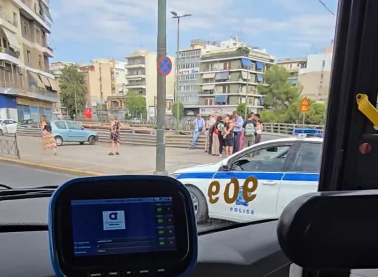 התנגשות בין אוטובוס למכונית בשדרות סינגרו: שישה פצועים