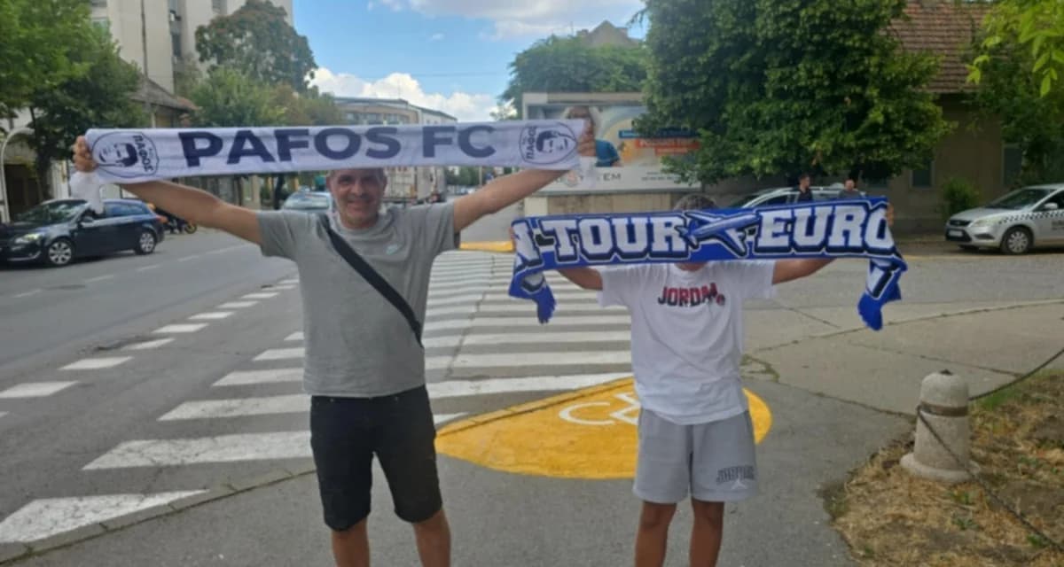 Marios y Michalis apoyan al Pafos en el viaje del equipo