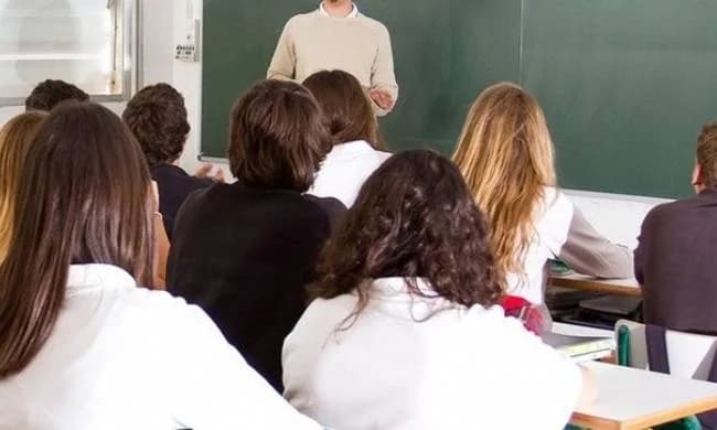 Parteien diskutieren das Erlernen von Griechisch und Türkisch in Grundschulen