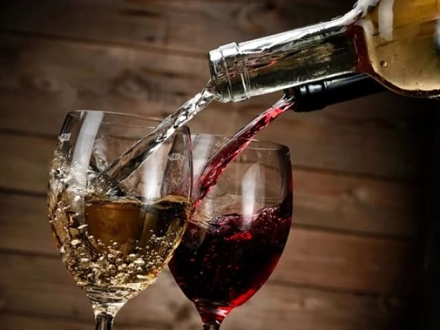 Francia busca exención de aranceles de Trump para vinos y licores