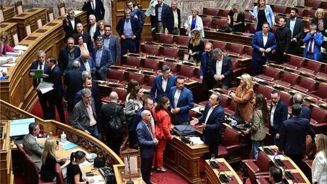 Opposition Reacts to Rejection of Inquiry Against Voridis, Avgenakis