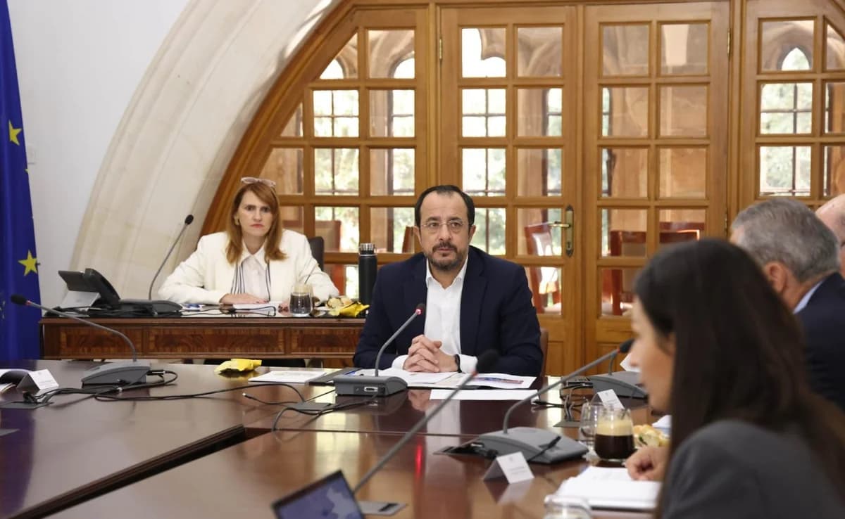 Ανασχηματισμός σε Δεύτερο Στάδιο: Οδηγίες Χριστοδουλίδη για Άμεση Στήριξη
