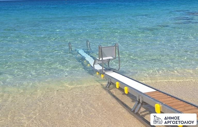ארגוסטולי: מערכת גישה אוטונומית לנכים בחוף פלאטיס יאלוס