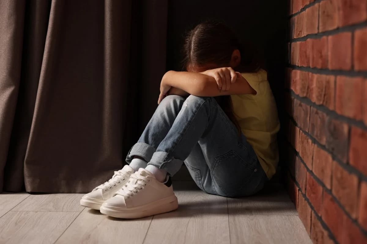 Волос: 52-летняя женщина обвиняется в инцесте с дочерью