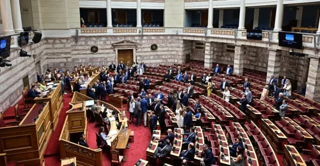 סיריזה דורשת פגישת חירום בנושא הצבעת אופקקה
