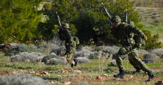 SEV acepta la solicitud de Dendias de pagar los salarios de los reservistas