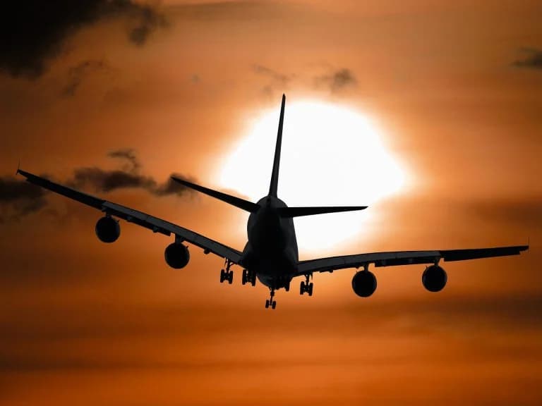 EE. UU.: 25 pasajeros hospitalizados tras turbulencias en vuelo de Delta