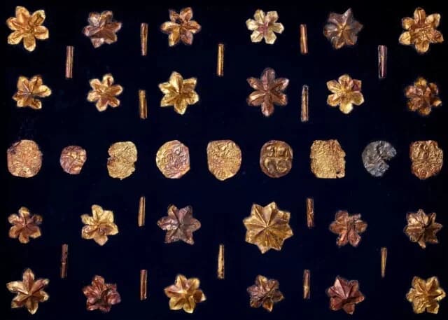 Sotheby's возвращает Индии драгоценности, связанные с Буддой