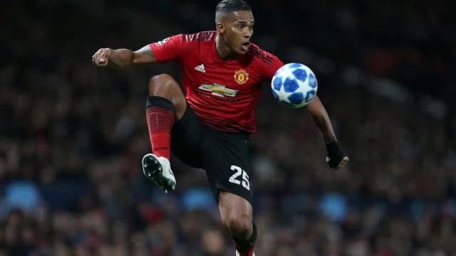 Antonio Valencia: Verhindert Selbstmordversuch eines Mannes