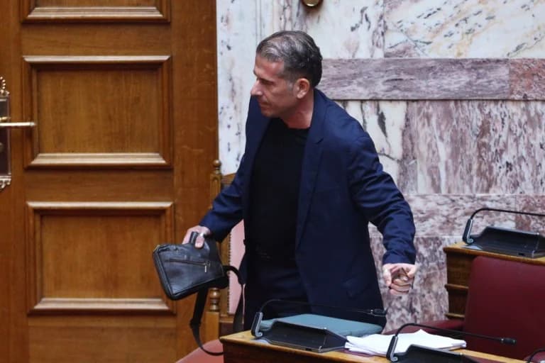 Έντονος καυγάς στη Βουλή μεταξύ Λαζαρίδη και Καραναστάση