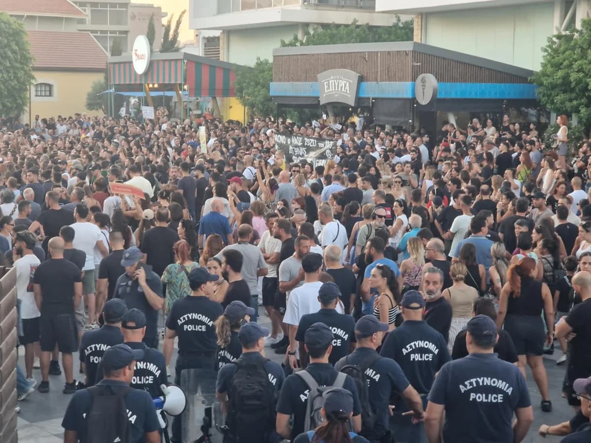 Large Turnout at Limassol Protest Over Fires