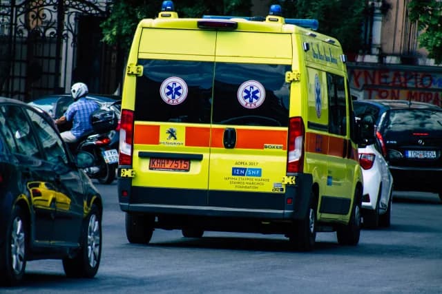 El Pireo: Un coche atropella y hiere gravemente a una mujer de 31 años