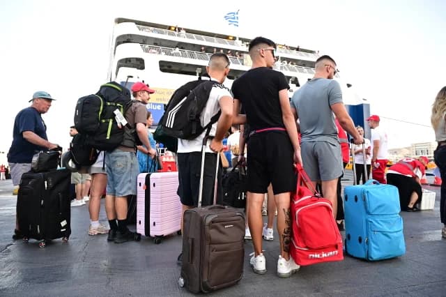 Over 125,000 Passengers Depart from Piraeus, Rafina, Lavrio