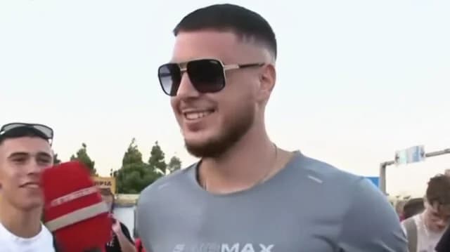Junger Mann beschreibt Nächte im Paros-Urlaub mit epischem Spruch
