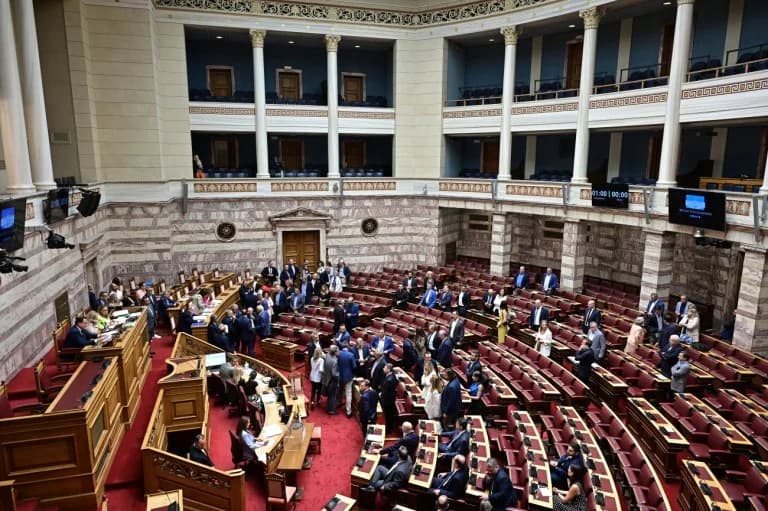 D. Mantzos: ND degradierte das Parlament und seine Abgeordneten