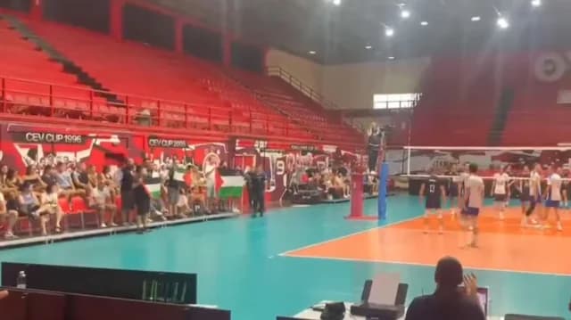 משחק ידידות בכדורעף בין יוון לישראל הופסק עקב מחאה