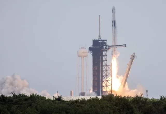 SpaceX spacecraft successfully launched to the International Space Station
