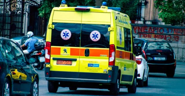 Λαμία: Επείγουσα διακομιδή για δίχρονο κοριτσάκι με τραύμα στο κεφάλι