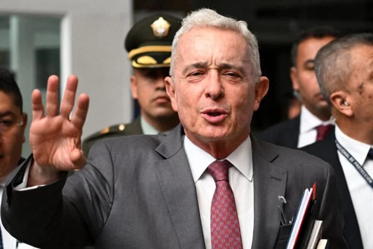 Kolumbien: Ex-Präsident Uribe zu 12 Jahren Hausarrest verurteilt