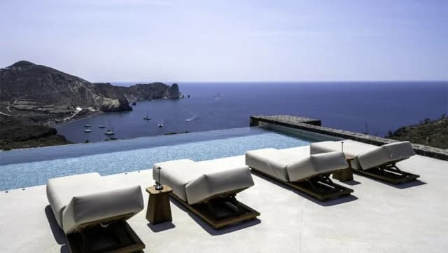 Santorini: Beeindruckende Villa-Renovierung mit moderner Ästhetik