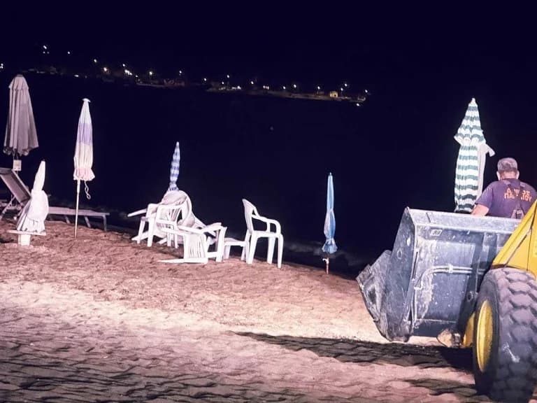 קבאלה: הסרת שמשיות ומיטות שיזוף מחופי עיריית פנגאיו