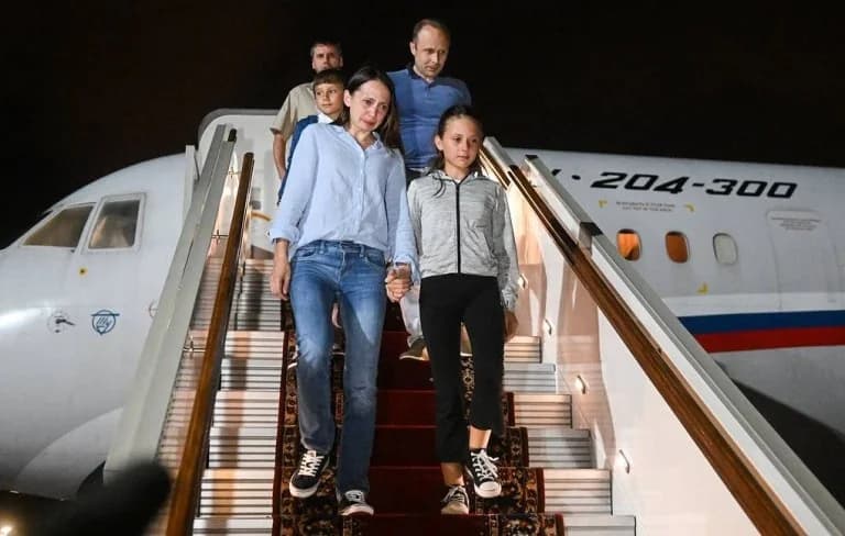 רוסיה: ילדי זוג מרגלים שואפים ללכת בדרכיהם